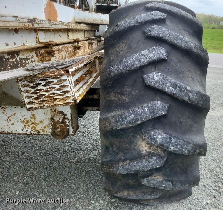 image for item EJ7924 1979 John Deere 540B skidder