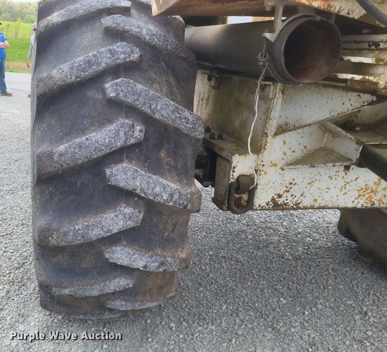 image for item EJ7924 1979 John Deere 540B skidder