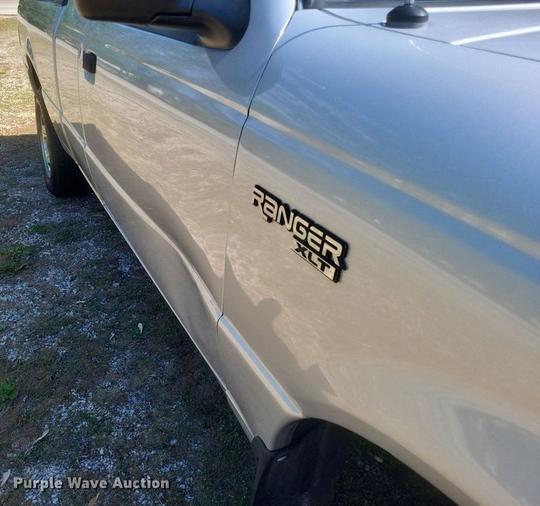 image for item EJ7940 2001 Ford Ranger XLT SuperCab pickup truck