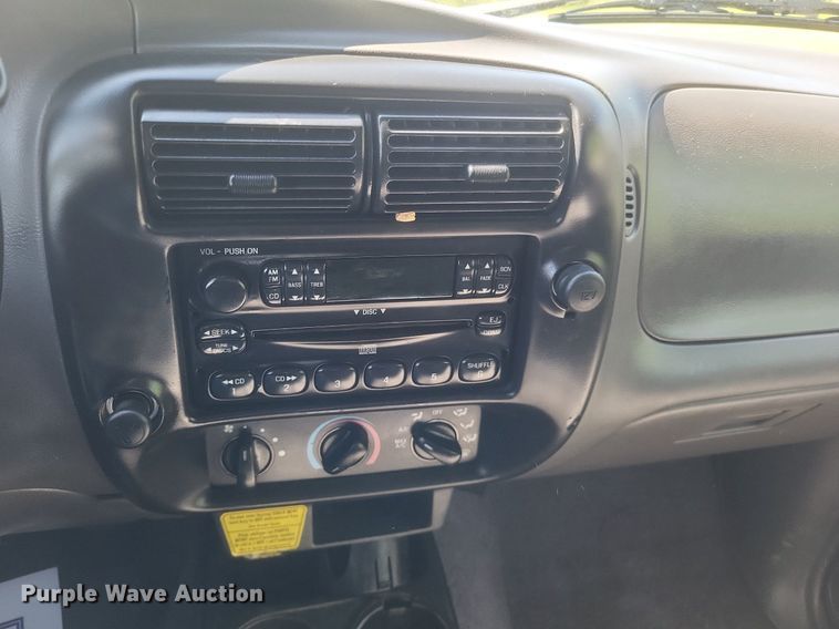 image for item EJ7940 2001 Ford Ranger XLT SuperCab pickup truck