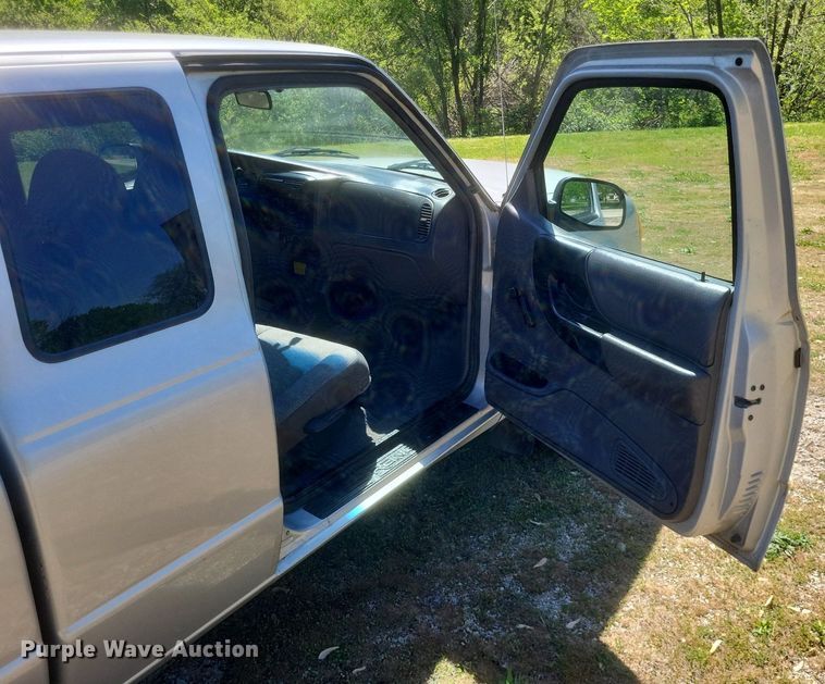 image for item EJ7940 2001 Ford Ranger XLT SuperCab pickup truck