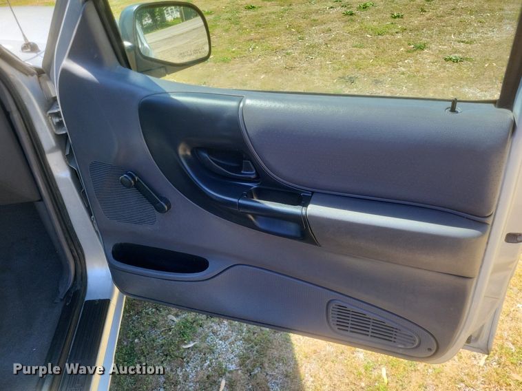 image for item EJ7940 2001 Ford Ranger XLT SuperCab pickup truck