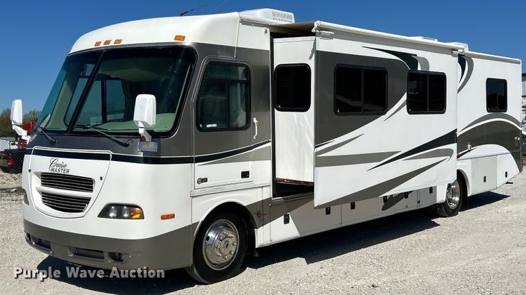 image for item EK4501 2004 Workhorse W22 RV