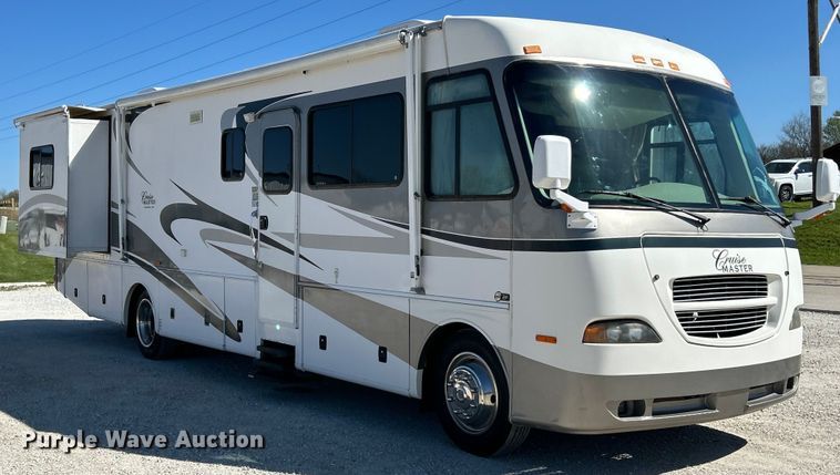 image for item EK4501 2004 Workhorse W22 RV