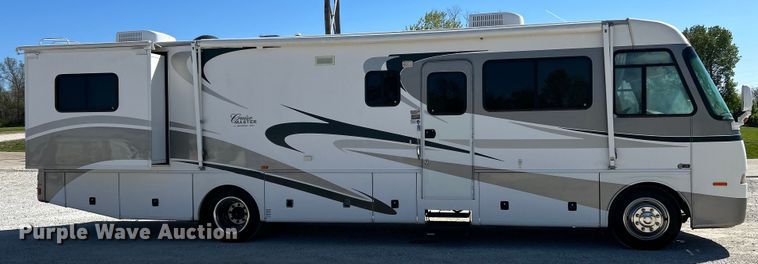 image for item EK4501 2004 Workhorse W22 RV