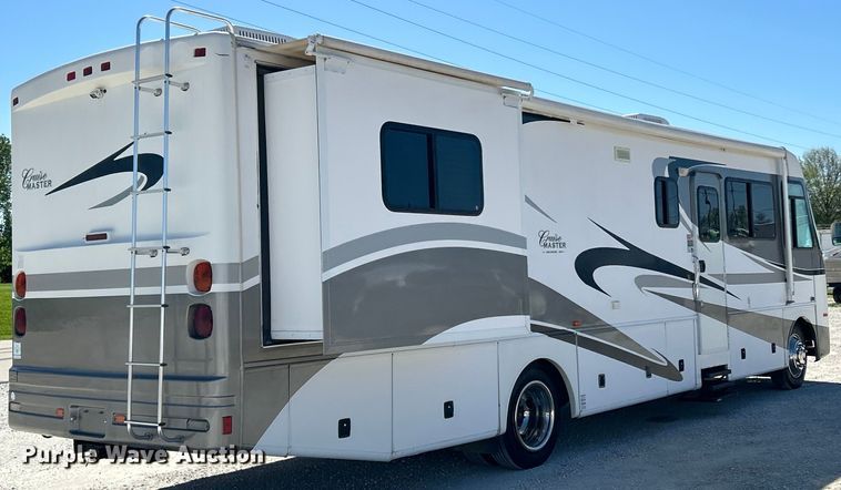 image for item EK4501 2004 Workhorse W22 RV