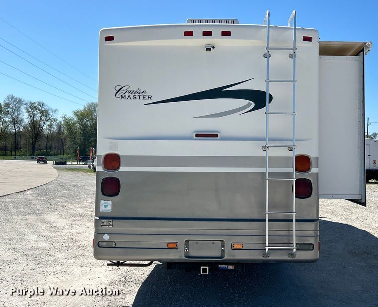 image for item EK4501 2004 Workhorse W22 RV