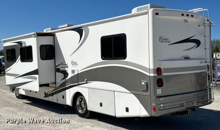 image for item EK4501 2004 Workhorse W22 RV