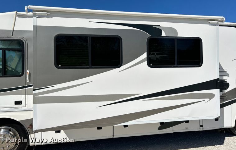 image for item EK4501 2004 Workhorse W22 RV