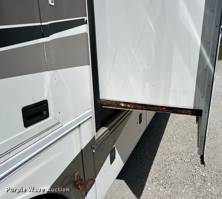 image for item EK4501 2004 Workhorse W22 RV