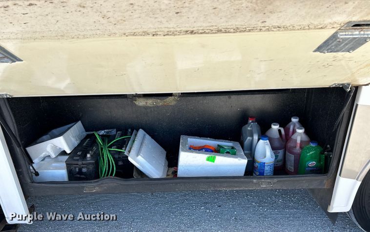 image for item EK4501 2004 Workhorse W22 RV