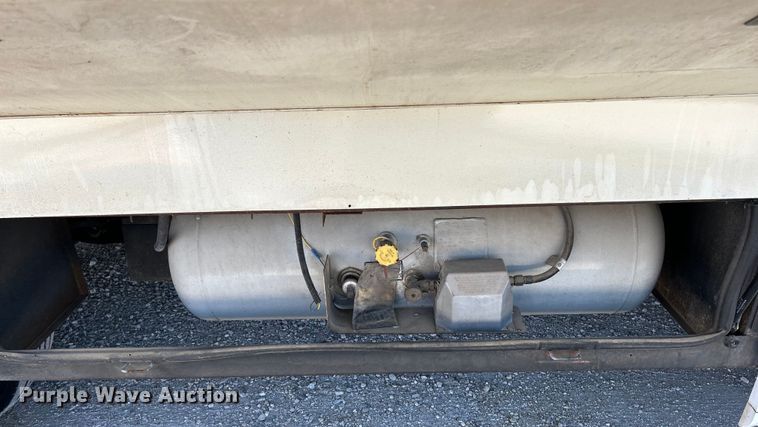 image for item EK4501 2004 Workhorse W22 RV