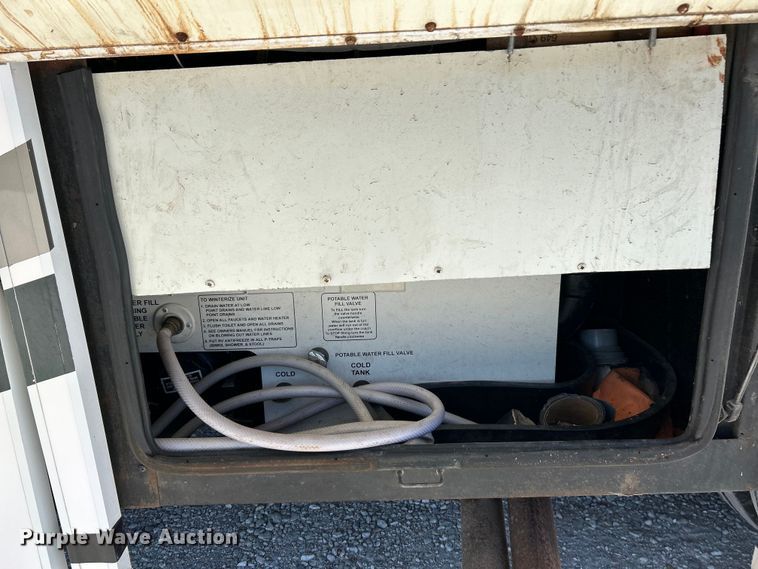 image for item EK4501 2004 Workhorse W22 RV