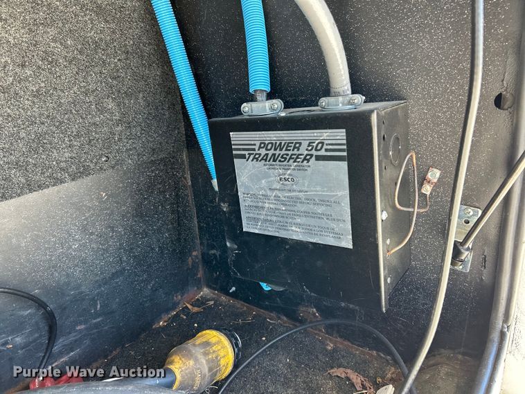 image for item EK4501 2004 Workhorse W22 RV