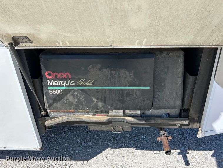 image for item EK4501 2004 Workhorse W22 RV