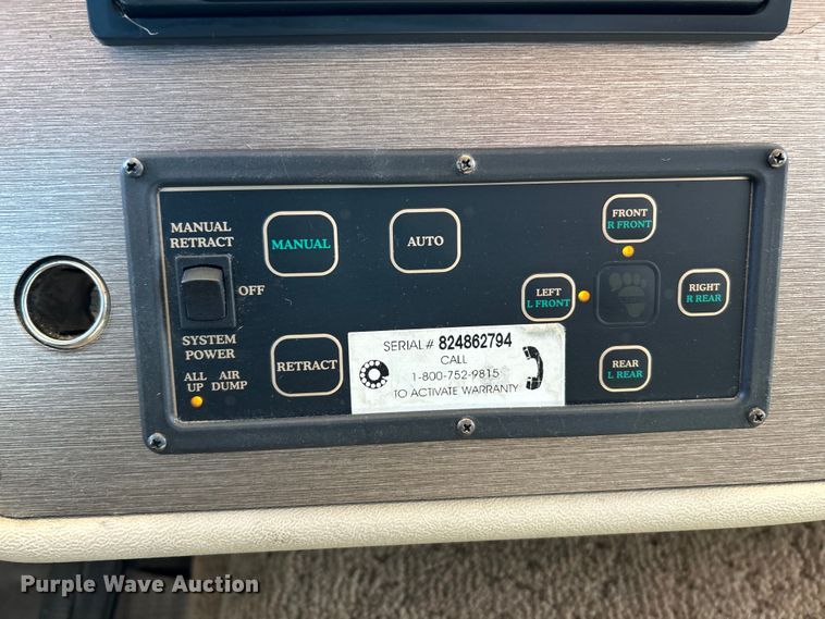 image for item EK4501 2004 Workhorse W22 RV