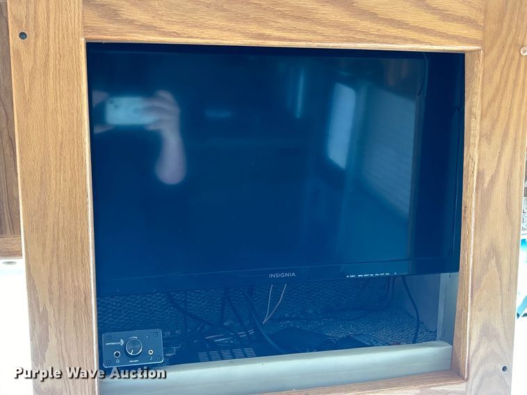 image for item EK4501 2004 Workhorse W22 RV