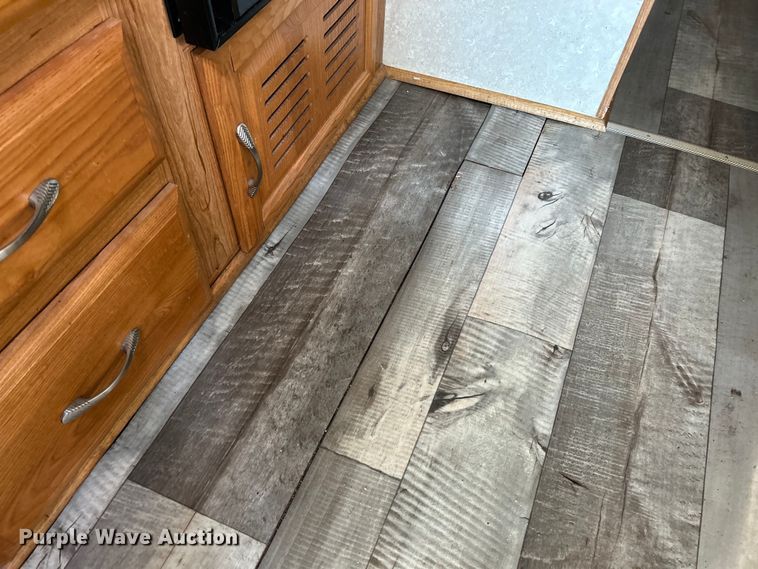 image for item EK4501 2004 Workhorse W22 RV