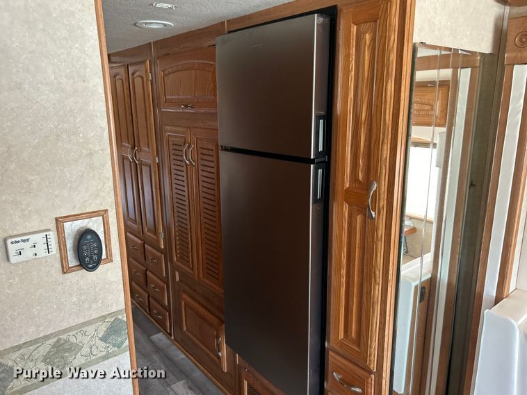 image for item EK4501 2004 Workhorse W22 RV