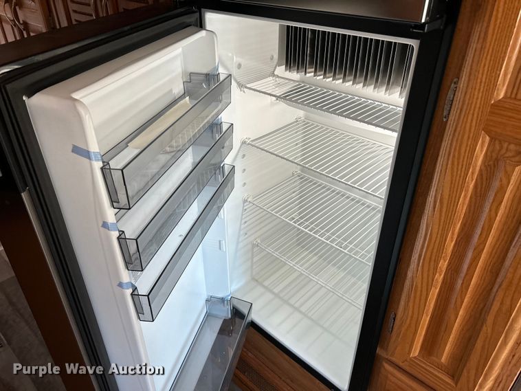 image for item EK4501 2004 Workhorse W22 RV