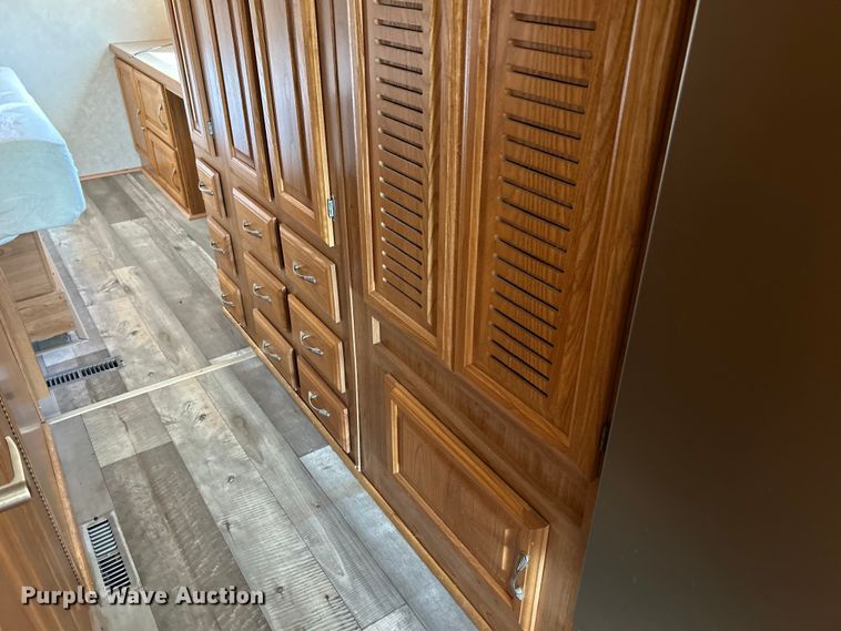 image for item EK4501 2004 Workhorse W22 RV