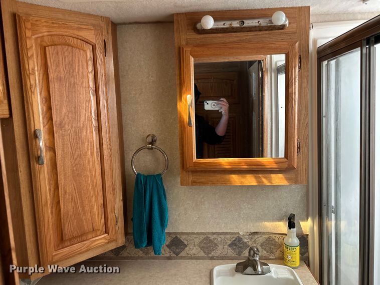 image for item EK4501 2004 Workhorse W22 RV