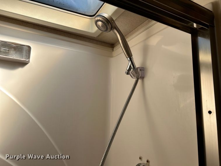 image for item EK4501 2004 Workhorse W22 RV