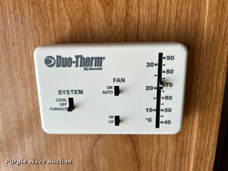 image for item EK4501 2004 Workhorse W22 RV