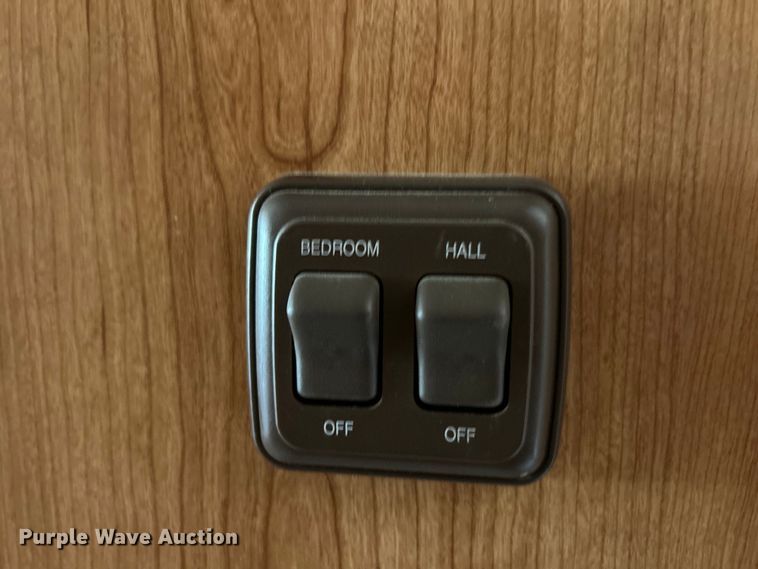 image for item EK4501 2004 Workhorse W22 RV