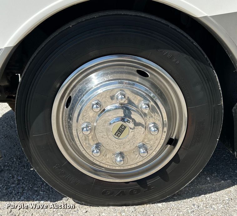 image for item EK4501 2004 Workhorse W22 RV