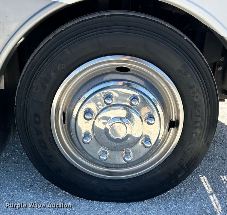 image for item EK4501 2004 Workhorse W22 RV