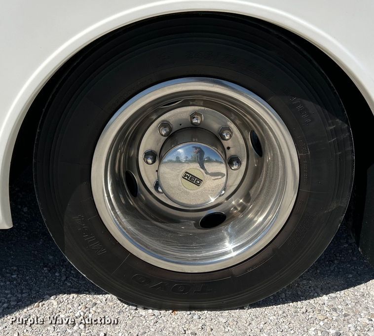 image for item EK4501 2004 Workhorse W22 RV