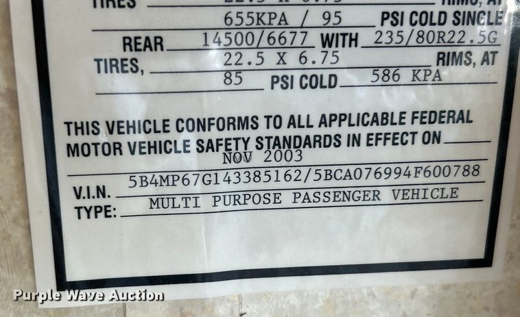 image for item EK4501 2004 Workhorse W22 RV