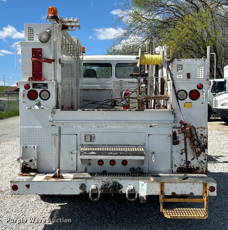 image for item EK4504 2003 Freightliner  FL70 utility / service truck