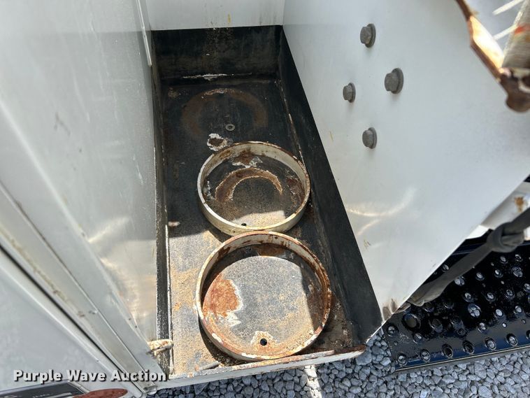 image for item EK4504 2003 Freightliner  FL70 utility / service truck