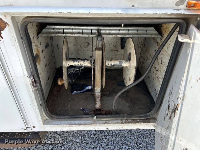 image for item EK4504 2003 Freightliner  FL70 utility / service truck