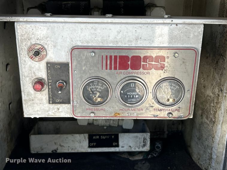 image for item EK4504 2003 Freightliner  FL70 utility / service truck