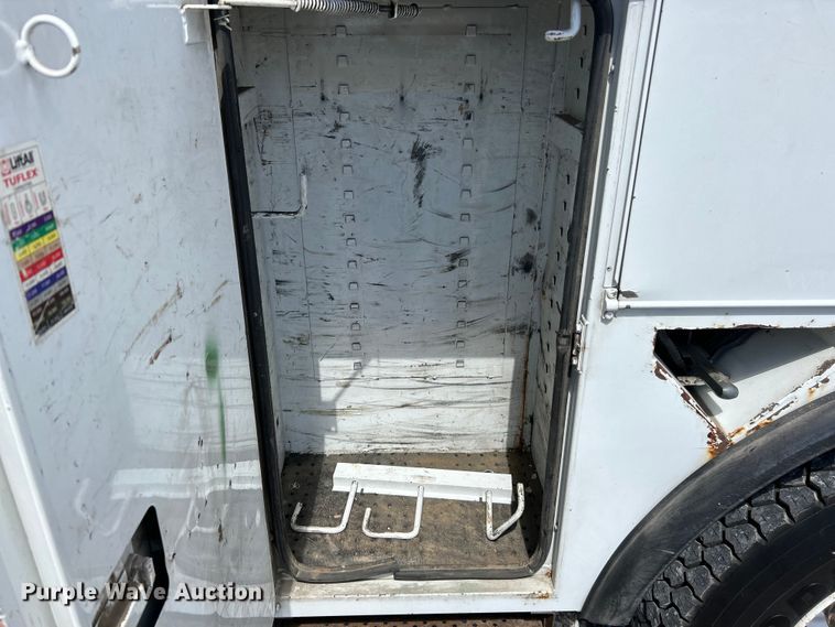 image for item EK4504 2003 Freightliner  FL70 utility / service truck