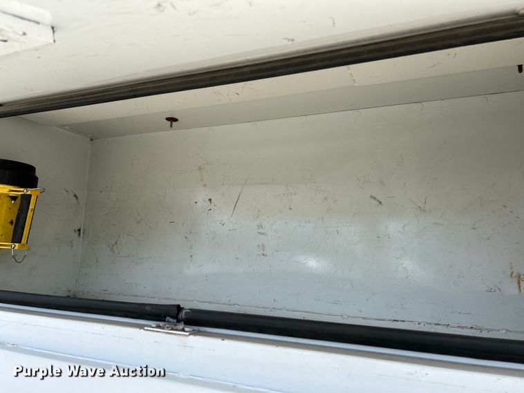 image for item EK4504 2003 Freightliner  FL70 utility / service truck