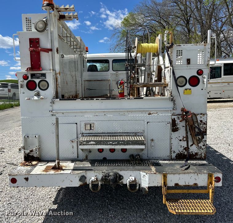 image for item EK4504 2003 Freightliner  FL70 utility / service truck