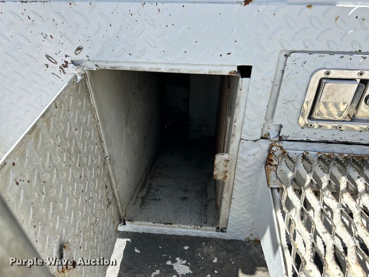 image for item EK4504 2003 Freightliner  FL70 utility / service truck