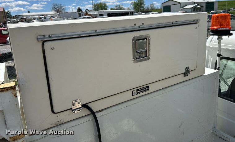 image for item EK4504 2003 Freightliner  FL70 utility / service truck