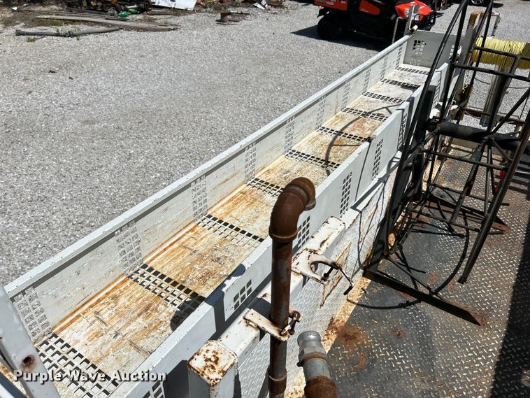 image for item EK4504 2003 Freightliner  FL70 utility / service truck