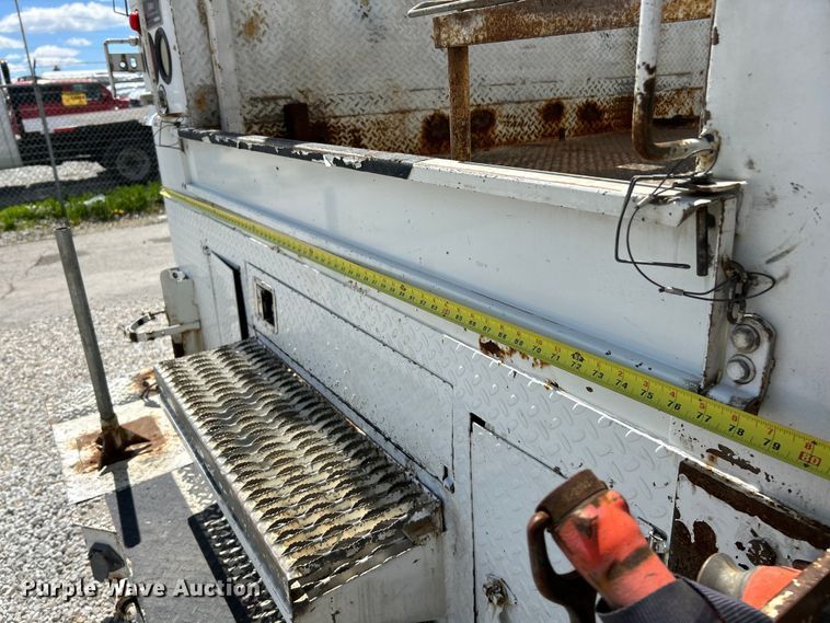 image for item EK4504 2003 Freightliner  FL70 utility / service truck