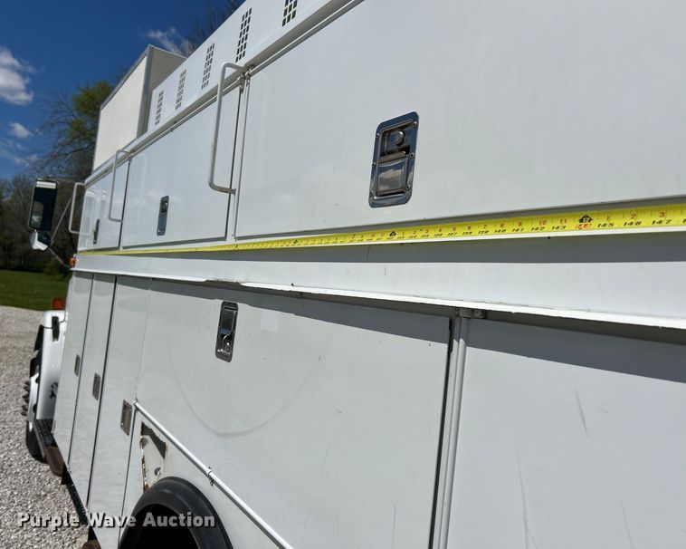 image for item EK4504 2003 Freightliner  FL70 utility / service truck