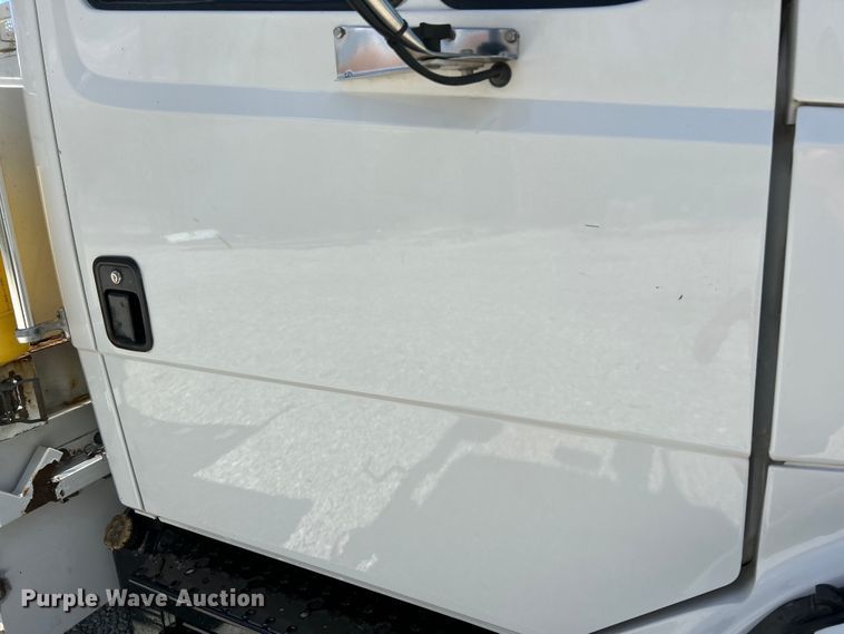 image for item EK4504 2003 Freightliner  FL70 utility / service truck