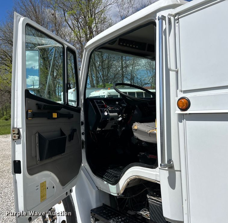 image for item EK4504 2003 Freightliner  FL70 utility / service truck