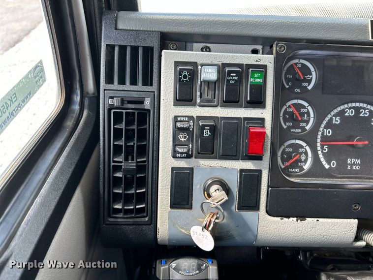 image for item EK4504 2003 Freightliner  FL70 utility / service truck