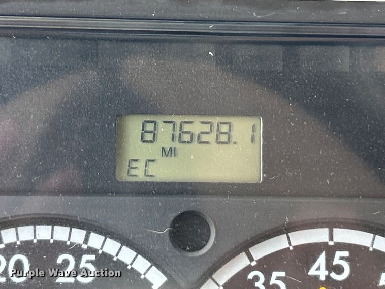 image for item EK4504 2003 Freightliner  FL70 utility / service truck