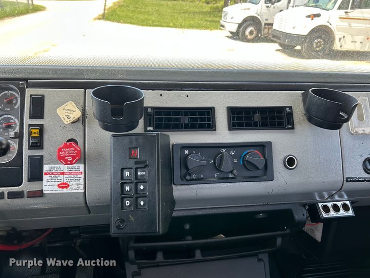 image for item EK4504 2003 Freightliner  FL70 utility / service truck